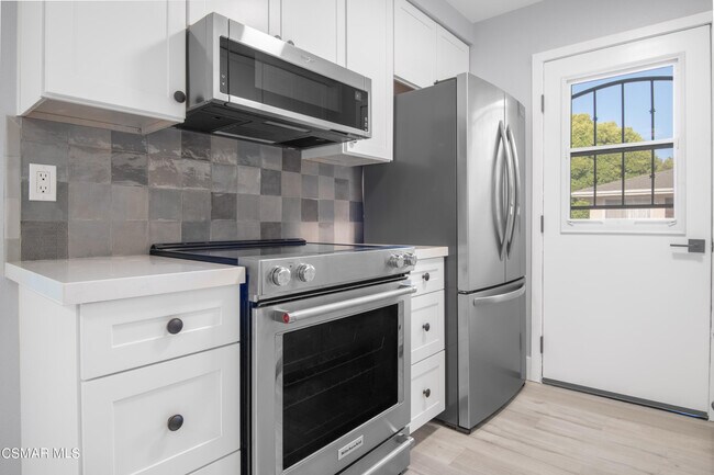 Building Photo - 2556 Spinnaker Ave