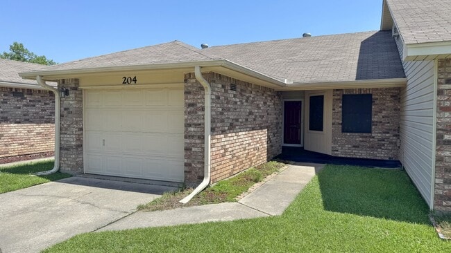 Building Photo - 204 Splane Dr