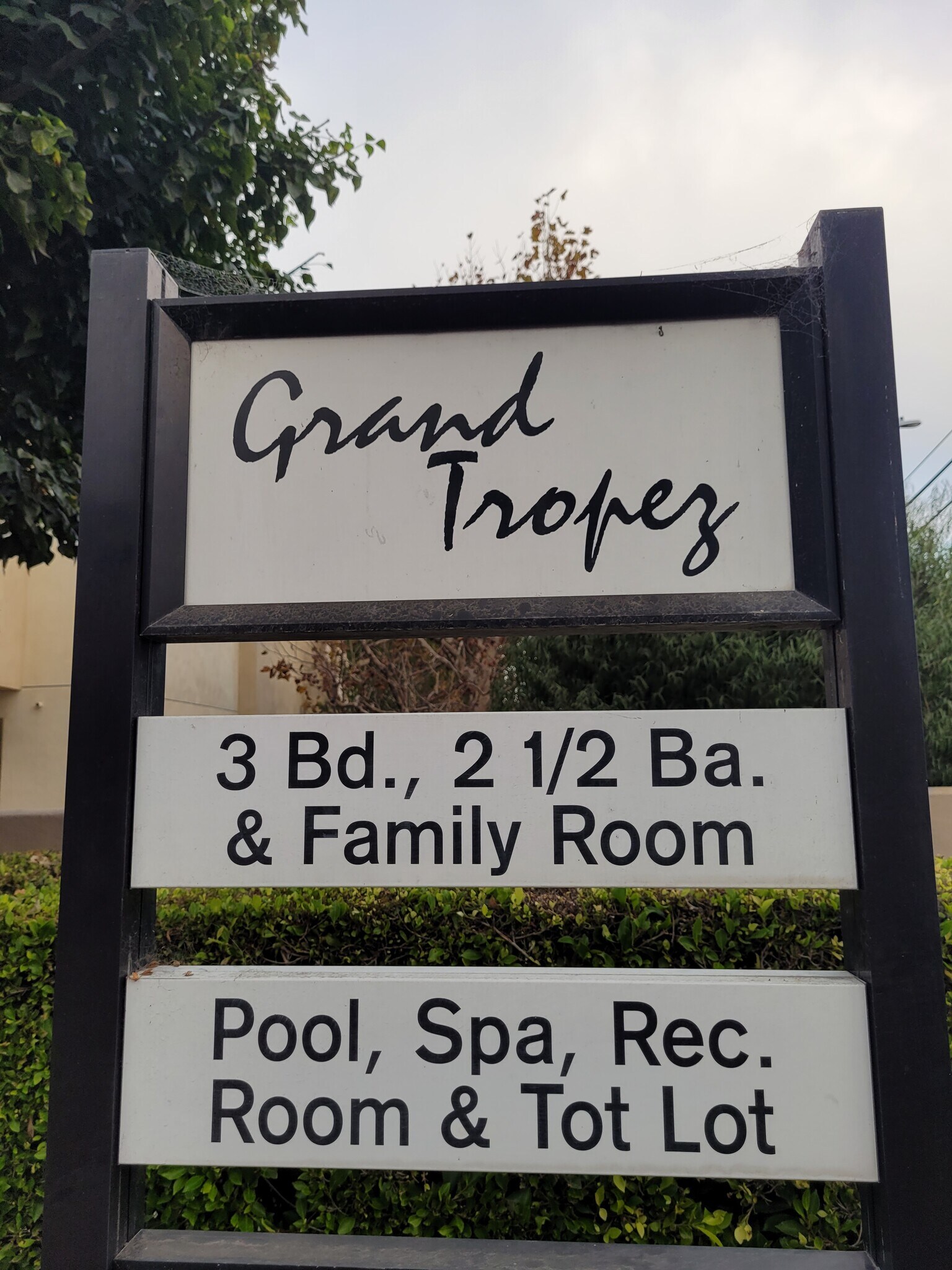 Building Photo - 1329 E Grand Ave