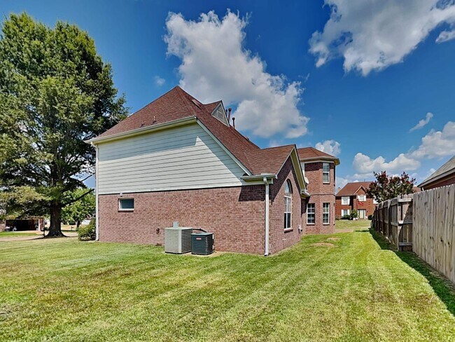Building Photo - 8165 Fallen Bridge Ln