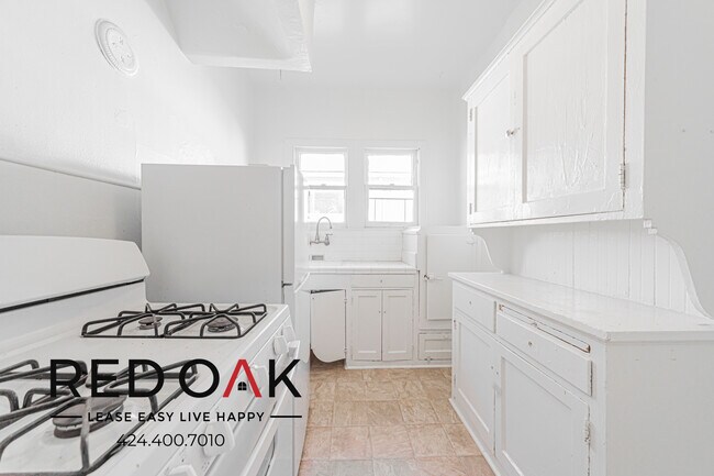 Building Photo - 1740 N Gramercy Pl