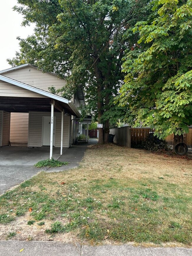 Primary Photo - (894) 5th Ave Tri-Plex - 2 Bedroom / 1.5 Bathroom