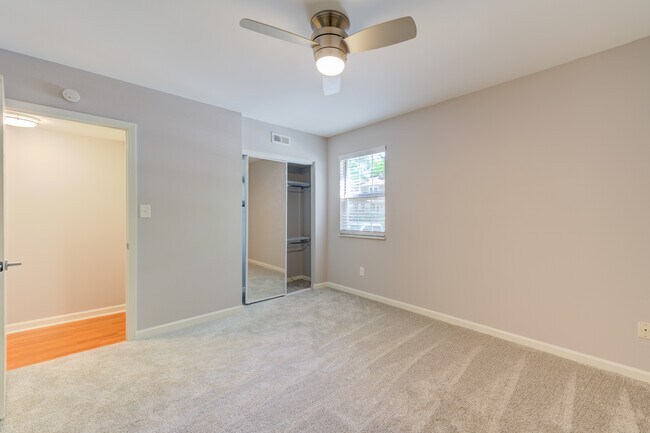 Building Photo - 1547 E Swan Cir
