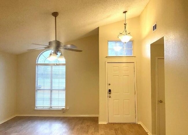 Building Photo - 529 Shennandoah Dr