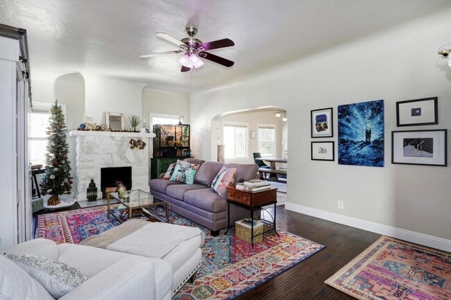 Building Photo - Beautifully Renovated 5 Bedroom Midtown Home