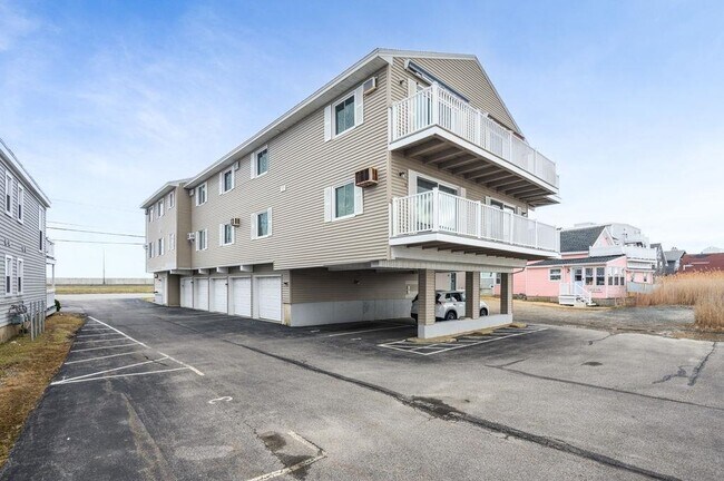 Building Photo - 611 Ocean Blvd