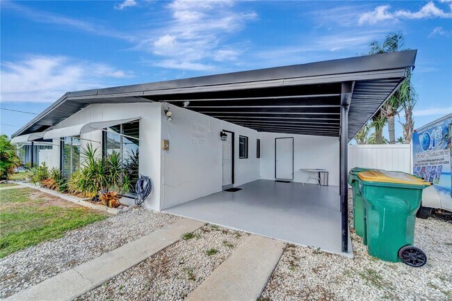 Building Photo - 551 Lindley Terrace