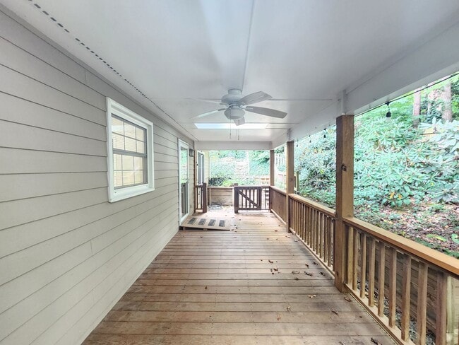 Building Photo - ***FIRST MONTH RENT FREE*** Black Mountain Rentals- Close to Lake Tomahawk and Black Mountain Gol...