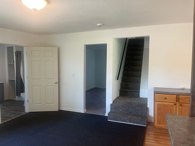 Building Photo - Small town living!