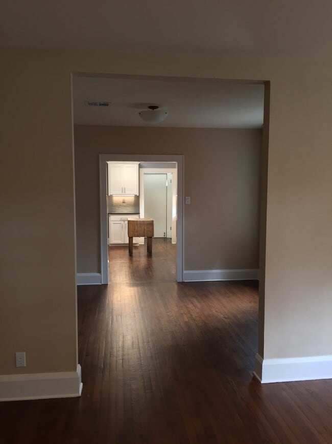 Building Photo - 301 Clifford St