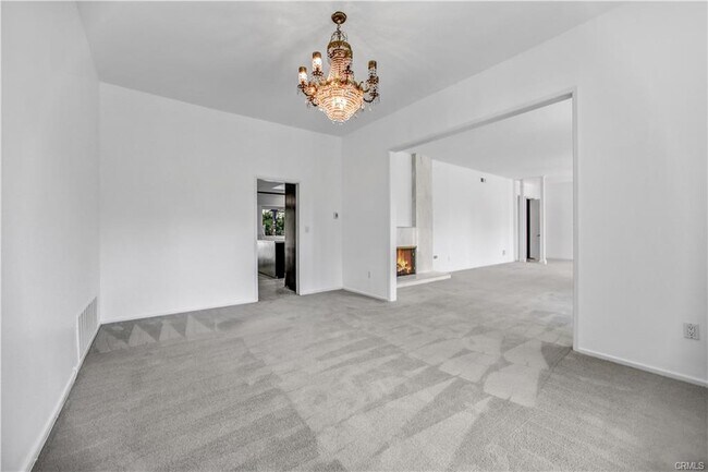Building Photo - 9643 Amestoy Ave
