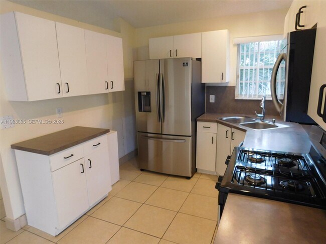 Building Photo - 13439 NW 5th Ct