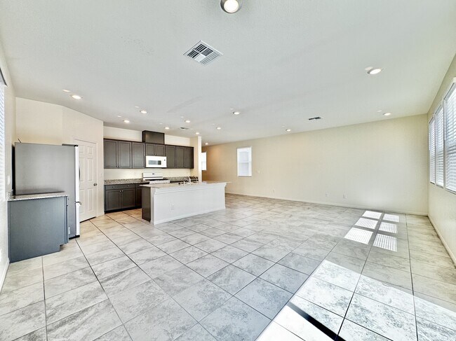 Building Photo - 4258 Tarim St