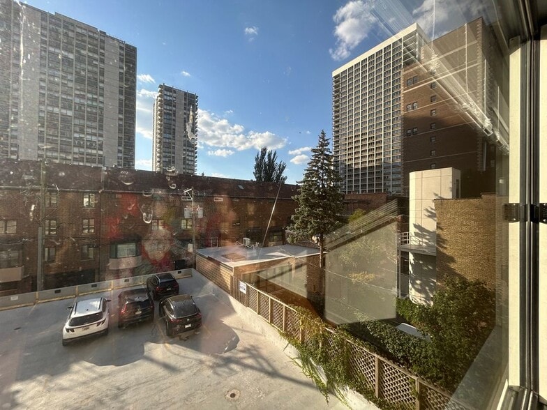 Building Photo - 1344 N Dearborn St
