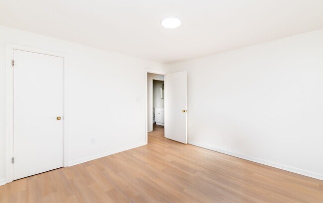 Building Photo - 4BR/2Ba house- Ready for new occupant!