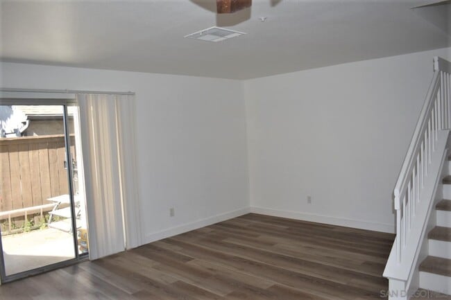 Building Photo - 2357 Kings View Cir
