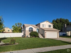 Building Photo - Updated 4 bedroom 3 bath Home