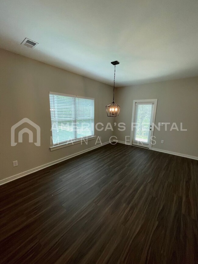 Building Photo - Home for Rent in Calera, AL!!! View with 4...