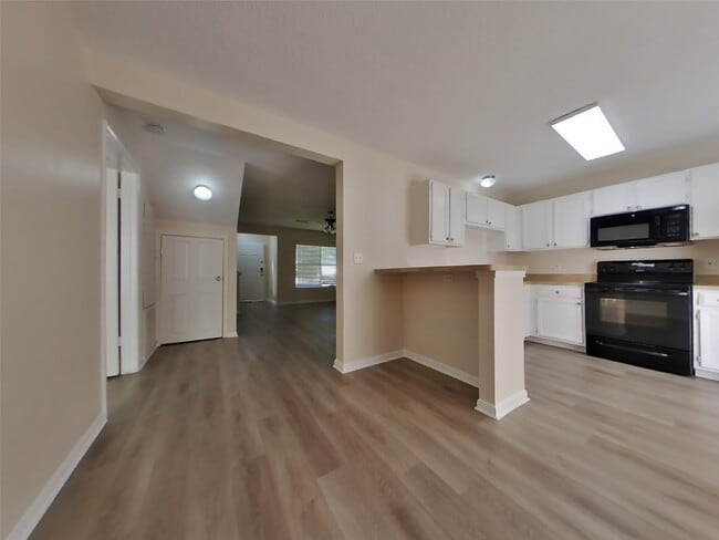 Building Photo - 3259 Jorns St