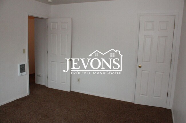 Building Photo - 309 N Naches Ave