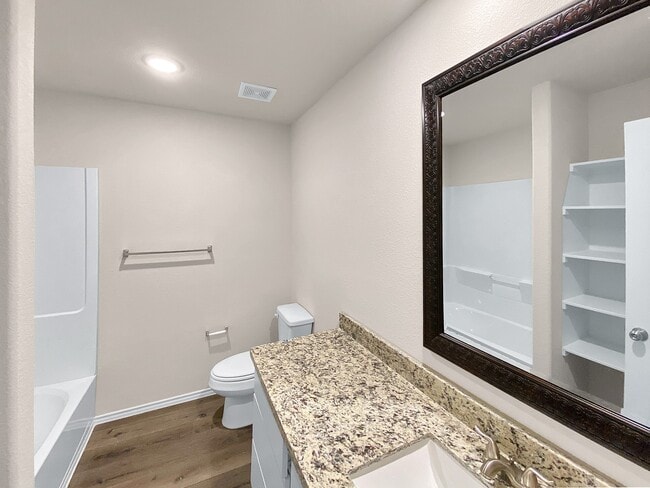 Building Photo - 13071 Clear View Dr