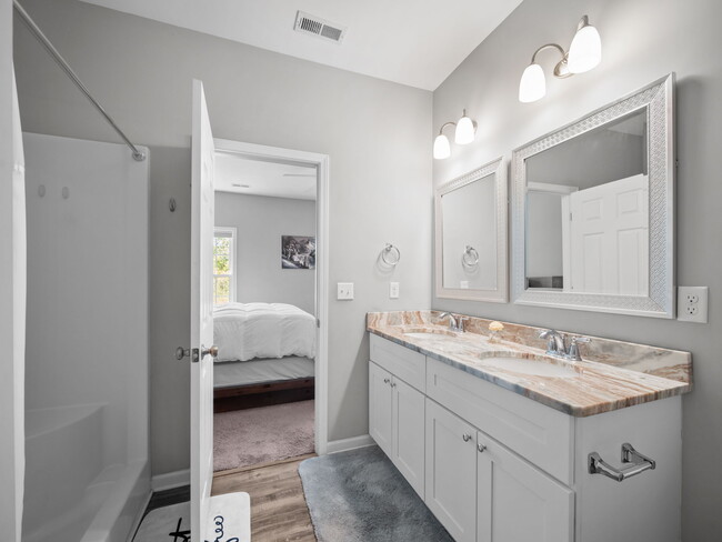 Building Photo - 512 Hazelwood Dr