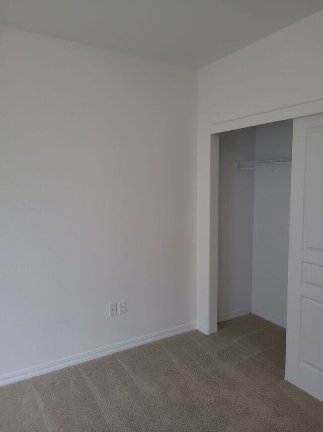 Building Photo - House with Garage & All Appliances