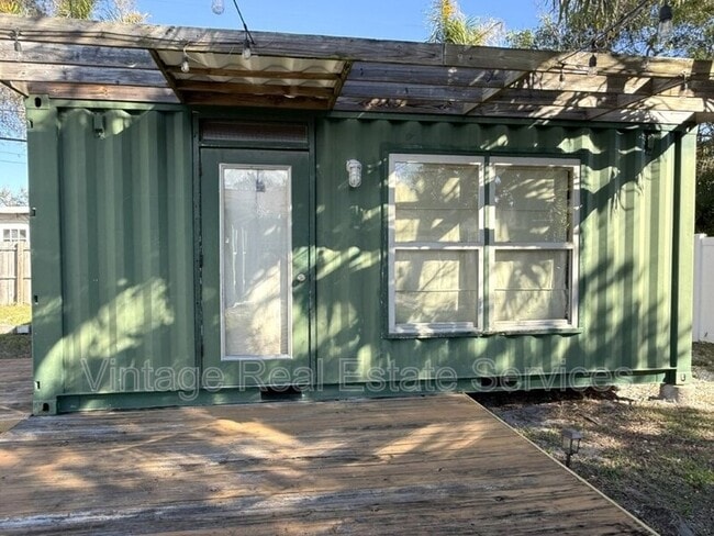 Building Photo - 105 N Aurora Ave