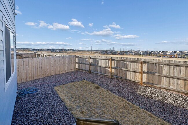 Building Photo - 11197 House Finch Ln