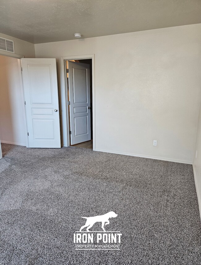 Building Photo - 1/2 off First Full Month! 3bed/2.5 bath ho...