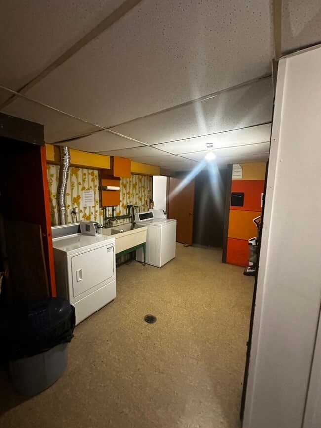 Building Photo - 4601 Forest Ave