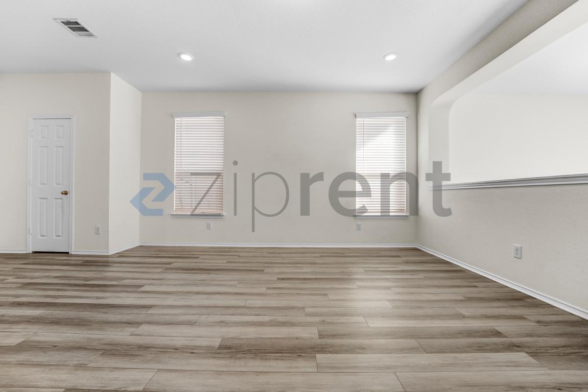 Building Photo - Unit