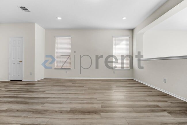 Building Photo - Unit