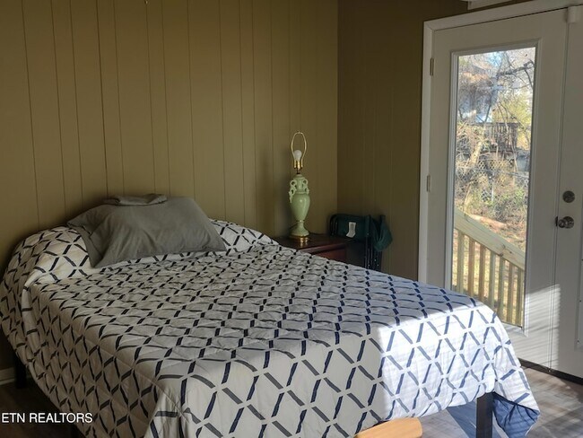 Building Photo - 757 W Outer Dr