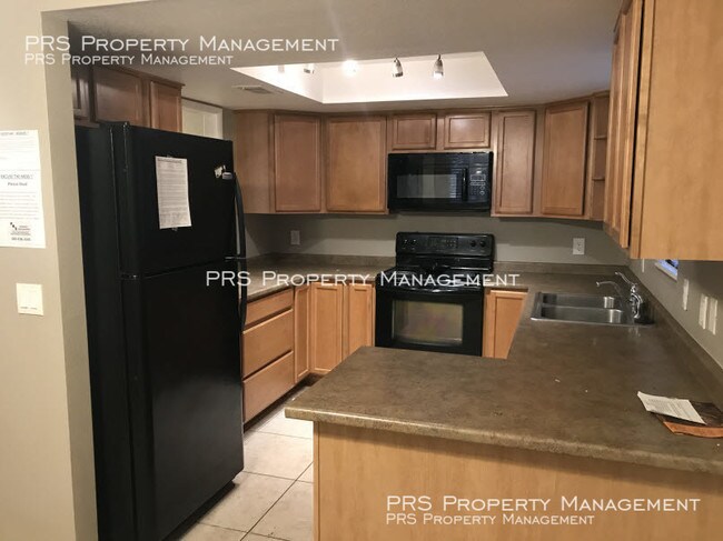 Building Photo - 925 S Longmore