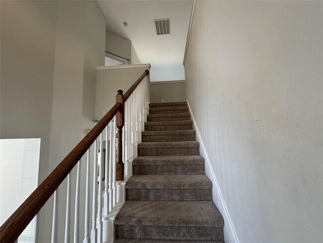 Building Photo - 1810 Rosenborough Ln N