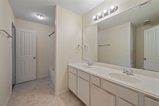 Building Photo - 6026 Briar Hill Ct