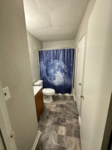 Building Photo - 206 Locust St