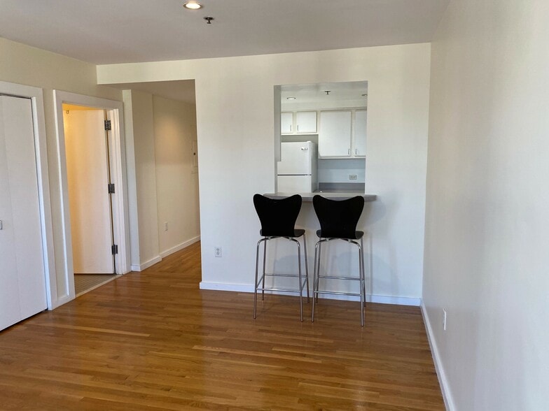 Building Photo - 534 Commonwealth Ave