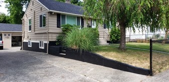 Quiet well maintained basement apartment - 500 SW 139th St