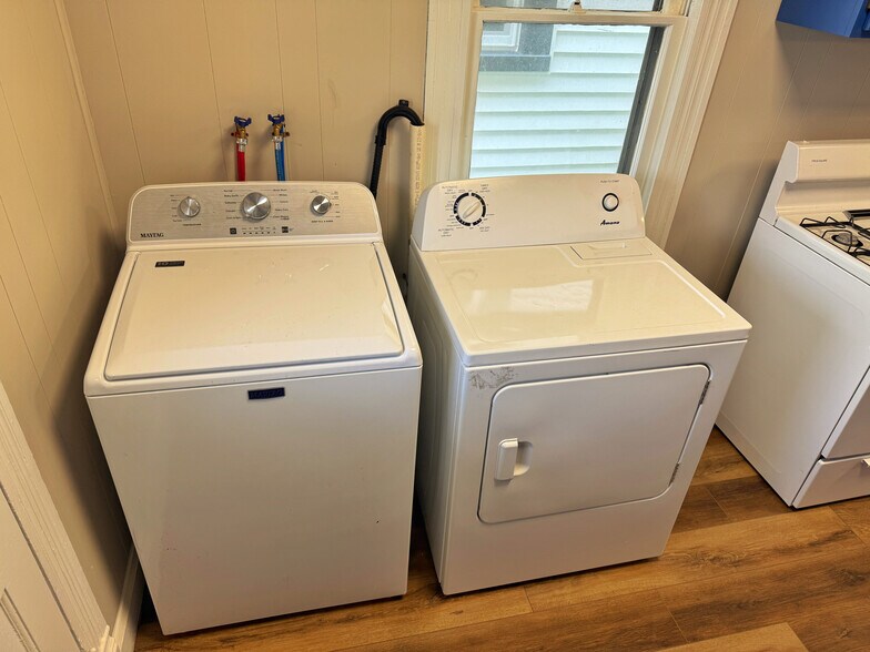 Building Photo - 49 Lynwood Ave