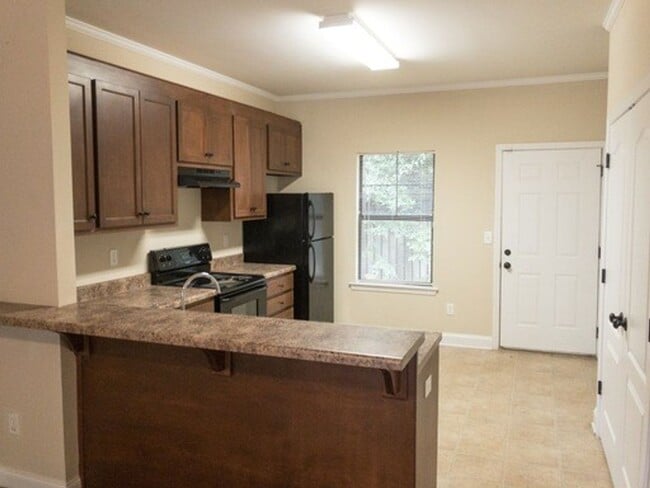 Building Photo - Town Home For Rent In Tuscaloosa, AL! COMING SOON!