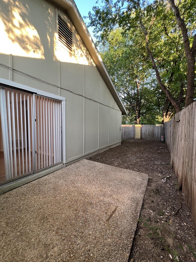Building Photo - 8848 Meadow Range St