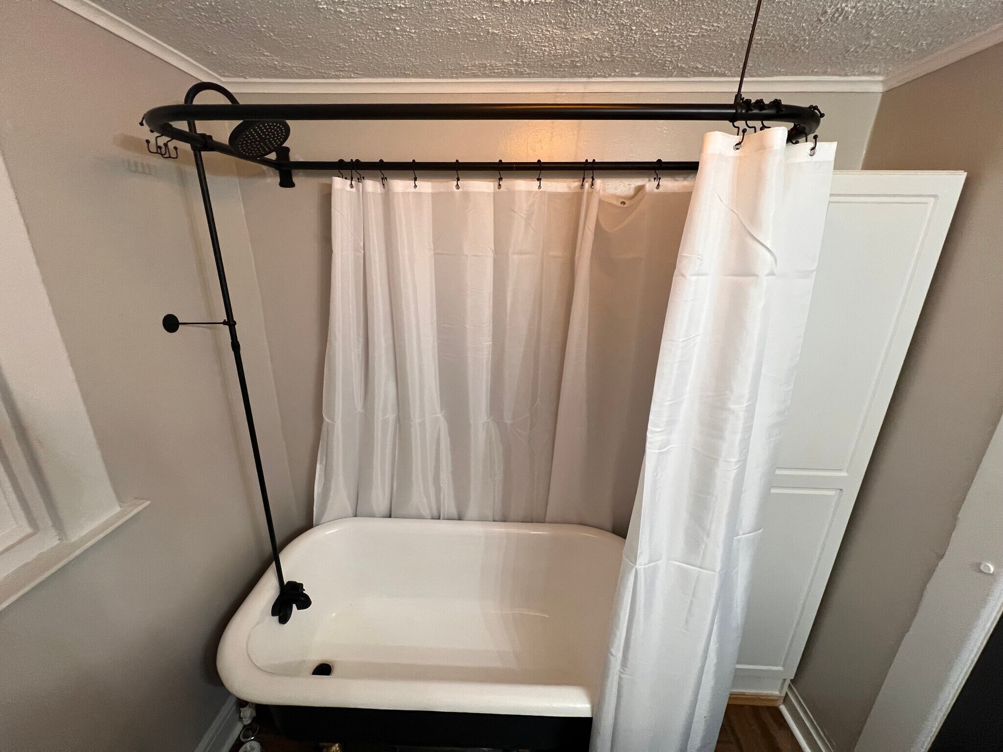 Building Photo - 1410 Center St