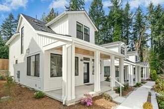 Building Photo - 3bd/2.75ba Redmond Home