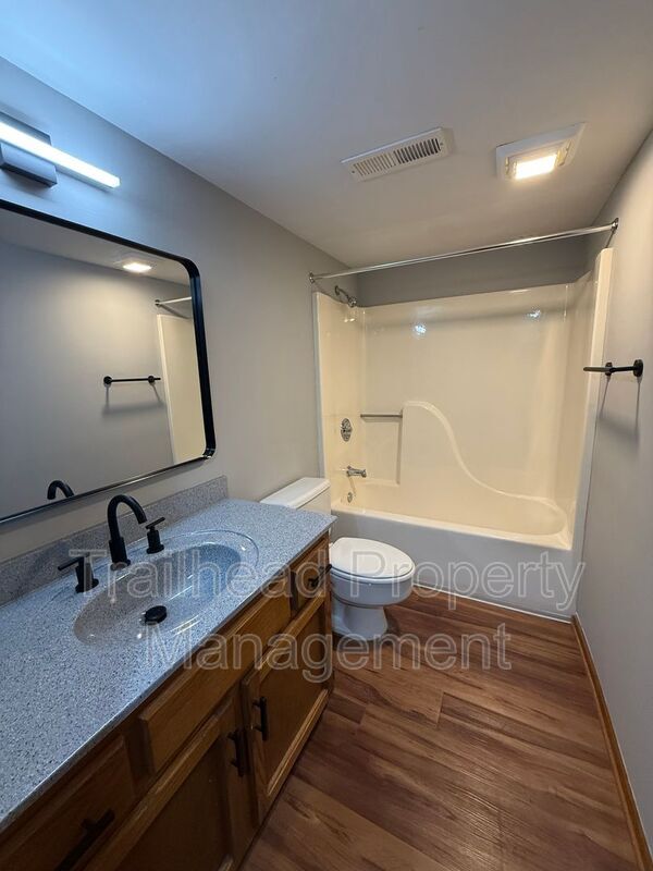 Building Photo - 3405 NW Duncan Rd