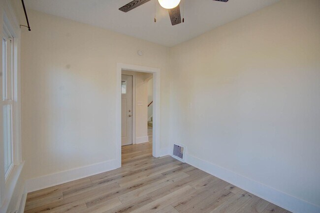 Building Photo - Completely remodeled 3 bed home