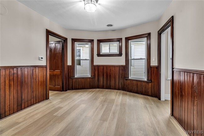 Building Photo - 404 Parkdale Ave