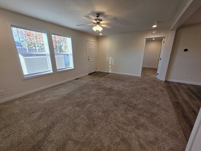 Building Photo - 3678 Hawthorne St