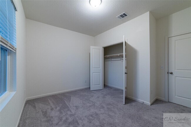 Building Photo - 4807 Highland Spgs Dr